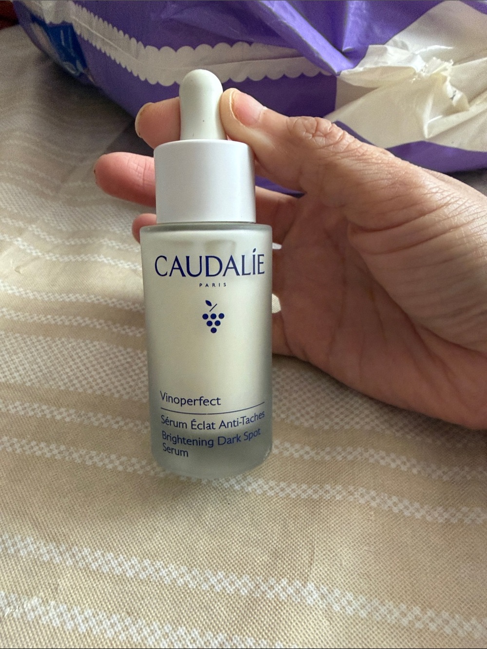 Caudalie Vinoperfect Brightening Serum - White and Blue